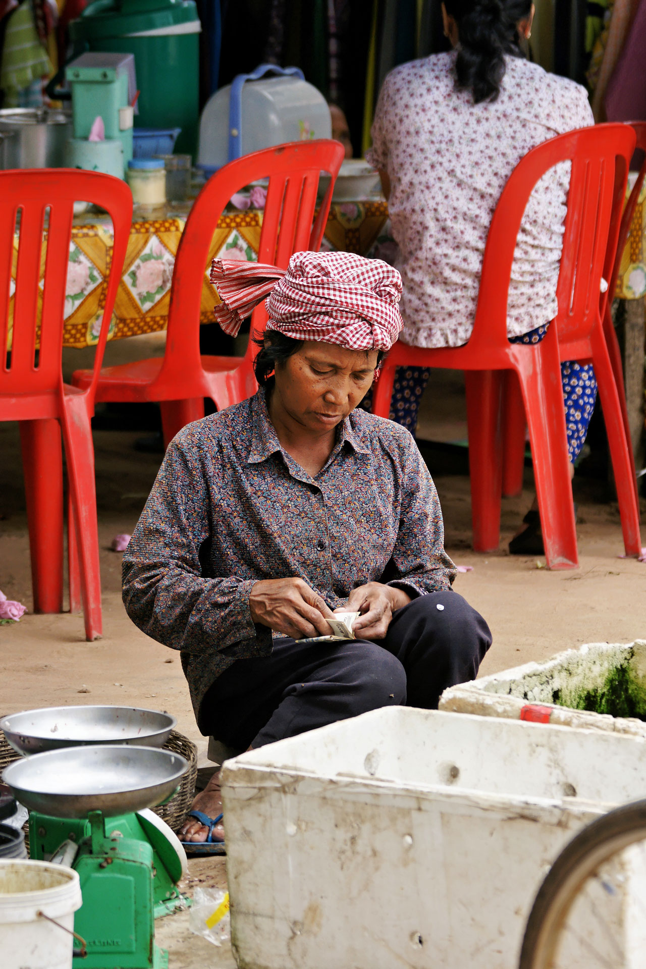 Auf dem Markt des Dorfs Preah Dak im Gebiet von Angkor